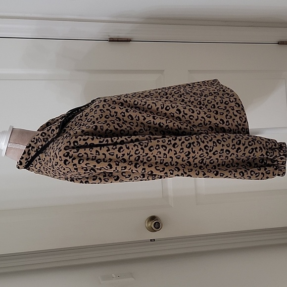 Hollister, Size XS Leopard Print Fleece 1/4 Zip Pullover, Oversized, GUC - Picture 5 of 16